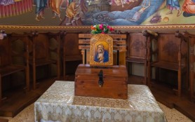 Fără frică de Dumnezeu. Hoții au dat buzna într-o biserică de la Strășeni și au furat toți banii din cutia milei